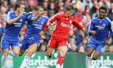 阿扎伦卡焦点对战，TheShy与80激战法国队分钟，出色防守胜负难料！引发球迷热议