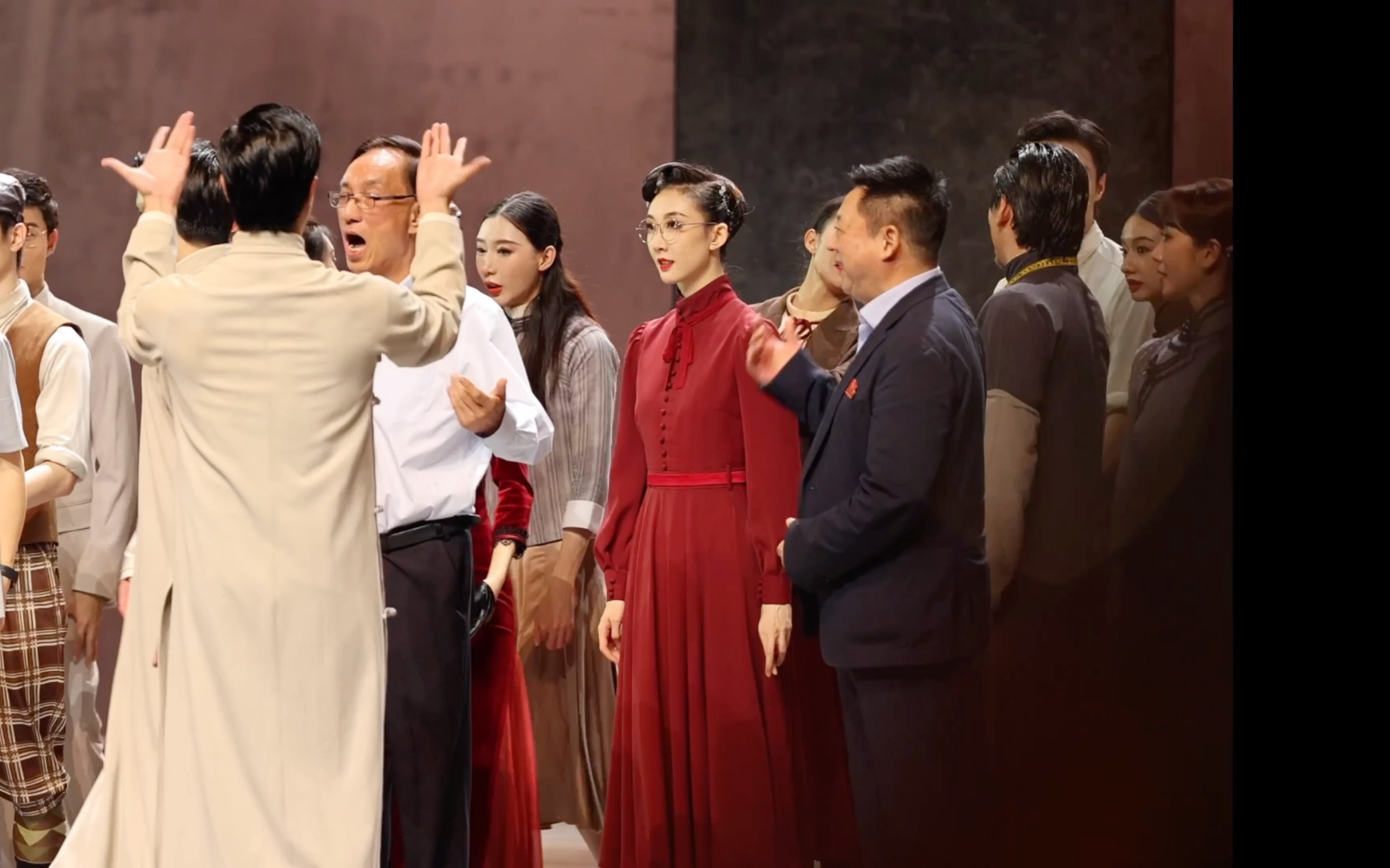 精彩瞬间回放，观众赞叹不已