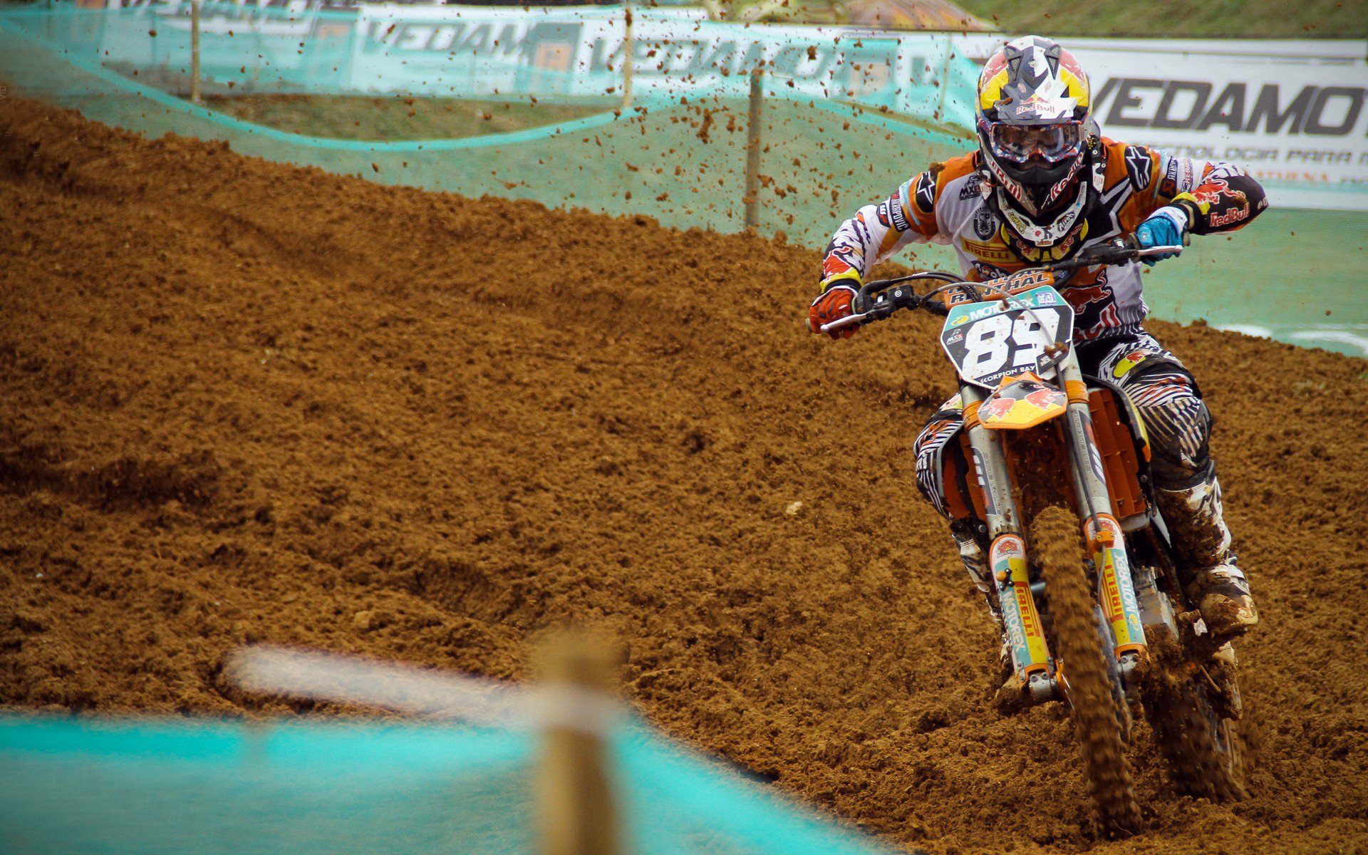 网球赛场焦点！克罗地亚队对阵瑞士队，超级对决，球迷热情点燃赛场